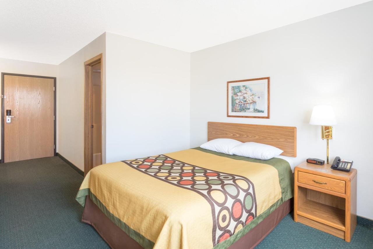 Super 8 By Wyndham Dewitt Hotel Exterior photo