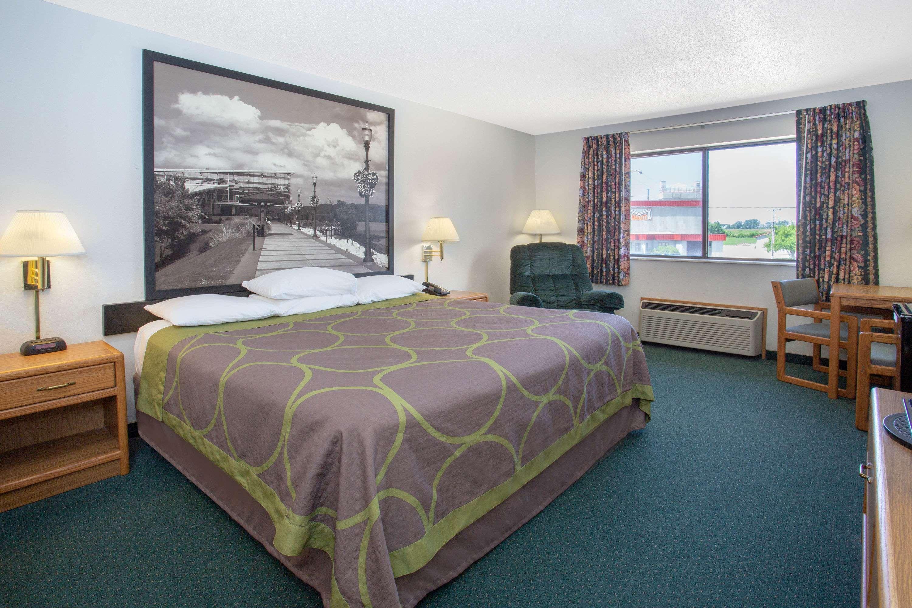 Super 8 By Wyndham Dewitt Hotel Exterior photo