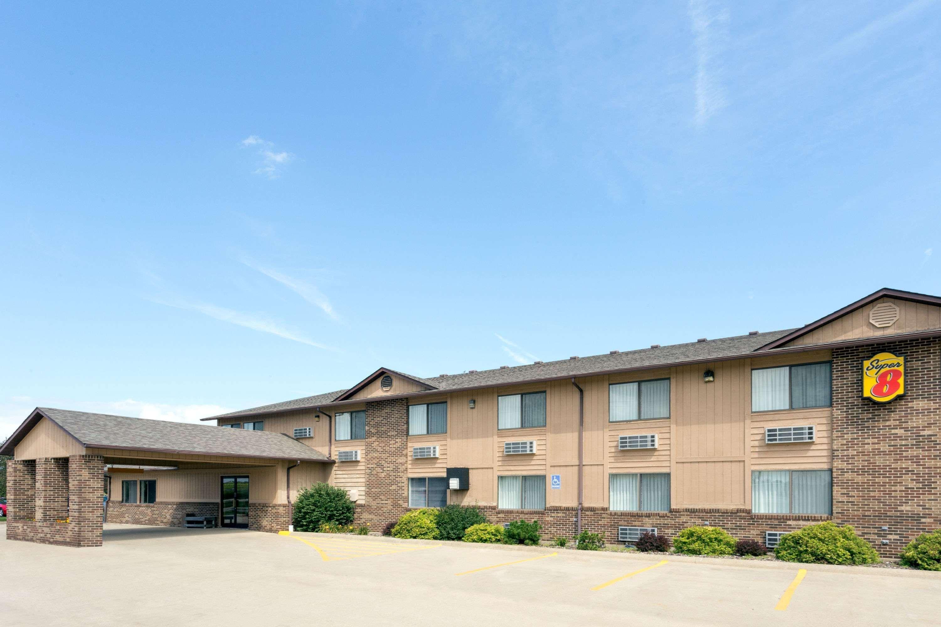 Super 8 By Wyndham Dewitt Hotel Exterior photo