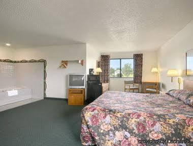 Super 8 By Wyndham Dewitt Hotel Exterior photo